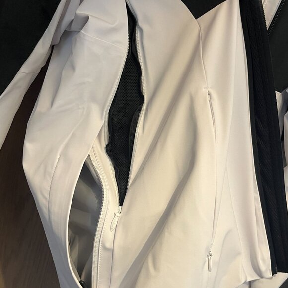 Descente Men's Paddy Ski Jacket - Medium - Only Worn Once - Two Tone White/Grey - Picture 6 of 9